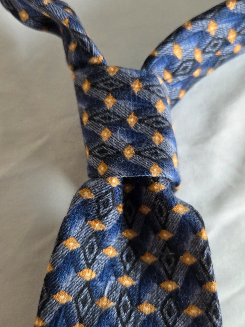 Van Heusen Vintage 100% Silk Blue Gold Geometric Necktie